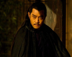 黄盖和周瑜在计划着什么？为什么黄盖自愿被周瑜打？