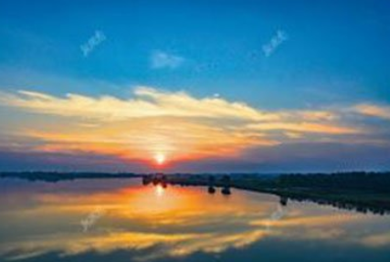《小桃红·杂咏》的写作背景是什么？该怎样去理解呢？