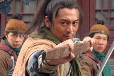 水浒中石秀为何会被说可畏之极？他为什么紧盯杨雄老婆不放