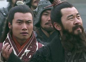 张绣谋反时，没了马匹的曹操为何不混在步兵中逃走