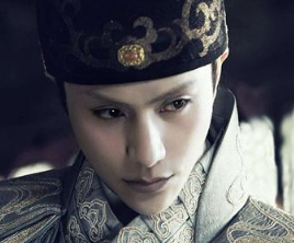 为了防止宦官干政的情况出现，清朝政府是如何约束宦官的？