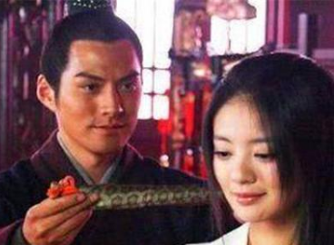 水浒传中，宋江一行三人来到京城后，他为何派燕青去见李师师