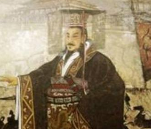 秦人是如何管理衣布行业的？如何体现社会等级关系的呢？