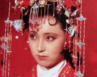 红楼梦中，贾元春为何会看上薛宝钗？