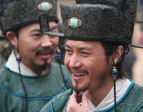 王安石的变法是在怎样的背景下产生的？变法的目的是什么？