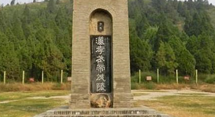 同为汉武帝爱将，霍去病与卫青的坟墓为何挨在一起？