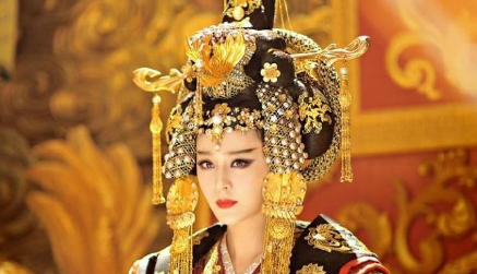 百官拥护李显为皇帝后，武则天的最后一年结局如何？