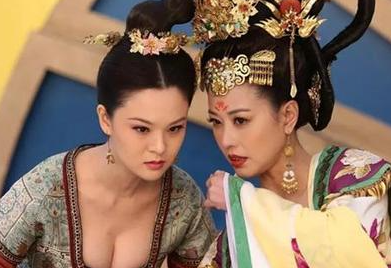 杨妃的父亲是隋炀帝，她为何要嫁给仇人李世民呢？