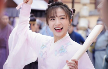 《小女霓裳》是根据小说改编的吗？小女霓裳剧情简介