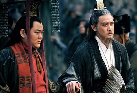 诸葛亮明明双腿没有问题 诸葛亮打仗为何老是做轮椅