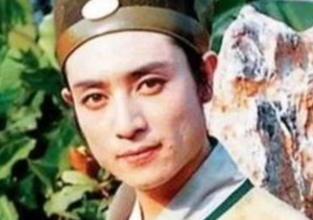 贾宝玉与贾芸的身份差距有多大?不是一个世界