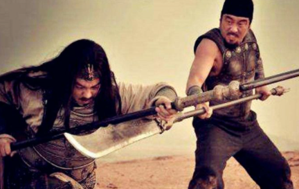 许褚和吕布不分胜负，为何却打不过关张二人呢？