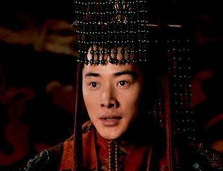 曹操在挟天子以令诸侯时 汉朝大臣为何没有人反对