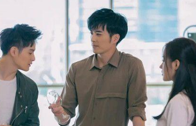 《金牌客服董董恩》在哪里播出？根据同名小说改编
