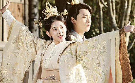 《双世宠妃3》墨连城为什么接近女皇？