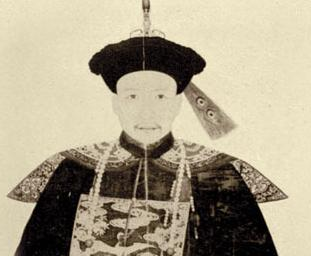 在古代，皇帝没有提前将皇位传给储君，是担心什么?