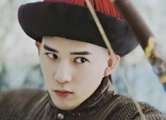 永璘为什么能得到乾隆与令妃的厚爱？他犯了哪些错误？