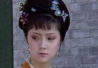 薛宝钗进京选秀导致最后螺旋的原因是什么？