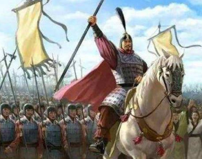 李陵被匈奴围攻的一站中，他占据哪两点优势？