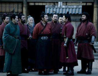 张良做了什么？他是如何促成韩信与彭越的合作的？