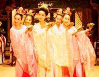 在古代，有哪些皇帝后宫嫔妃数量最多？分别是多少人？