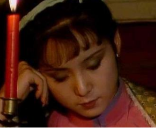 红楼梦中晴雯生病还在缝补的那件雀金裘是什么来历？