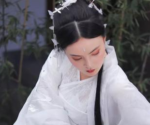 《蝶恋花·醉别西楼醒不记》晏几道所作，抒写离情别绪、人生聚散