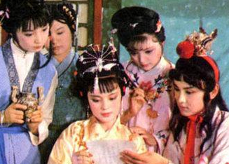 红楼梦中贾探春讨厌林黛玉，高捧薛宝钗的原因是什么？