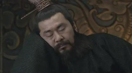 刘备手下第一谋士是诸葛亮吗 实际情况又是什么样的