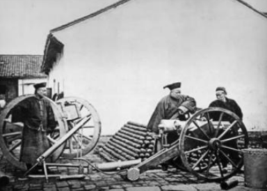 明朝时期都已经有火器出现了 清朝打仗为什么还要用冷兵器