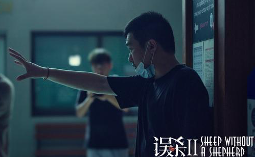 《误杀2》延续了第一季的悬疑风，肖央与陈思诚再次合作