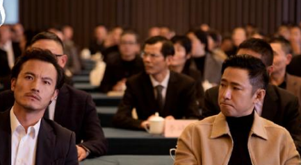 《突围》基于3集剧情来看，这部剧属于娓娓道来的作品