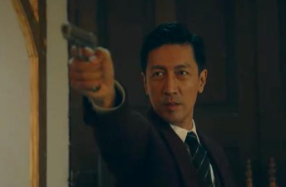 《前行者》里公董局为何要给马天目颁发勋章?