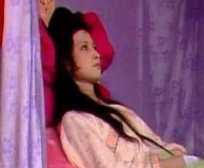 红楼梦中胡庸医是如何加速贾府的衰败的？