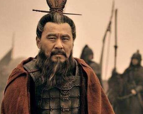 曹操手下谋士那么多 曹操杀吕布时为什么要问刘备意见