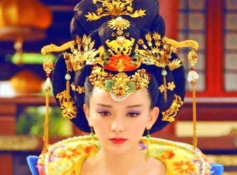 武则天是个出身寒门的先帝才人，为何能挤走身份高贵的王皇后？