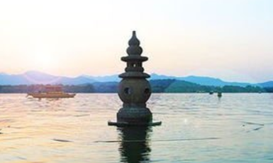 《贺新郎·西湖》的写作背景是什么？该怎样去理解呢？