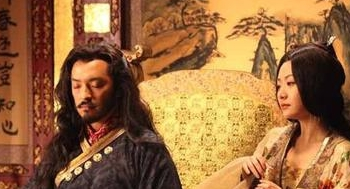 皇后在二月生下一个女儿，皇帝却说：赶紧扔了