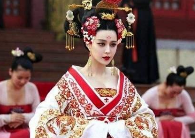 武则天退位后，唯有一人痛哭不止，那个人是谁？