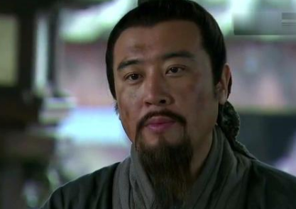 煮酒论英雄的目的是什么？曹操为何要夸赞刘备？