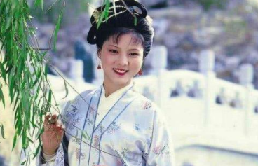 红楼梦中晴雯死因是什么？与袭人有没有关系？