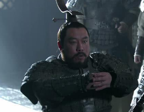 东汉末年群雄逐鹿，为什么袁术能率先称帝？