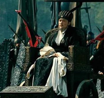 诸葛亮明明可以骑马作战 诸葛亮出战时为何坐着战车