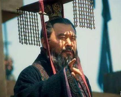 刘备和汉献帝谁的辈分大 汉献帝得叫刘备一生皇叔吗