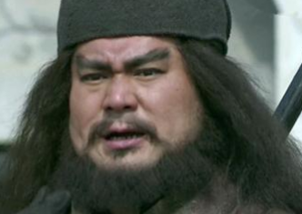 单挑不输吕布的张飞与关羽联手，为何只能打平？