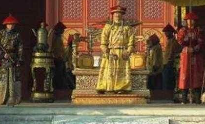 古代上朝时大臣一直都是跪皇帝的吗 其实最早的时候都是坐着的