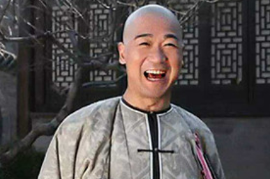 和珅和纪晓岚真实关系如何？真的是政敌吗？