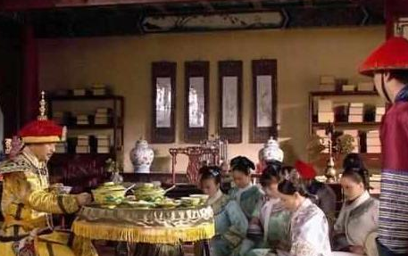 古代皇帝吃饭都有太监吃菜 万一下的是慢性毒药怎么办