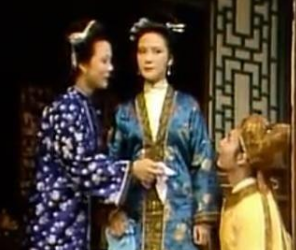璜大奶奶大闹宁国府时，尤二姐是怎么做的？