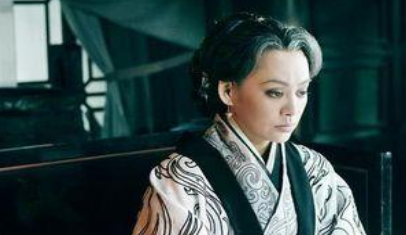 秦昭襄王继位后实行什么政策？为秦统一六国奠定了基础？